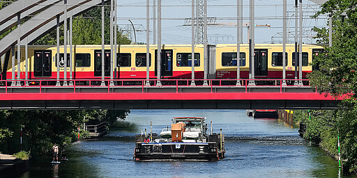 A new S-Bahn train in spring, serving the S47 route between Spindlersfeld and Hermannstraße. A new S-Bahn train in spring, serving the S47 route between Spindlersfeld and Hermannstraße.