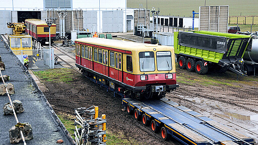 BR485 im Museum Nach 127 Kilometern war das Ziel, das Umformerwerk in Neulöwenberg, erreicht.