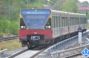 Baureihe 480 der S-Bahn Berlin am S-Bahnhof Hermannstraße