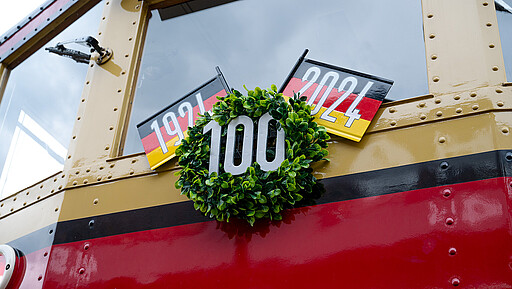 100 Jahre S-Bahn Berlin Sechs elektrische Versuchstriebwagen der AEG rollten erstmals am 8. August 1924 vom Stettiner Vorortbahnhof (heute Nordbahnhof) nach Bernau.