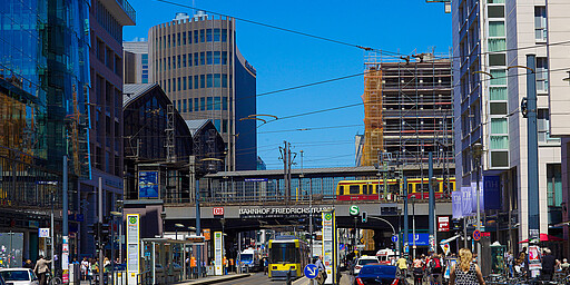 S-Bahn Berlin Strassenansicht des S-Bahnhof Friedrichstrasse