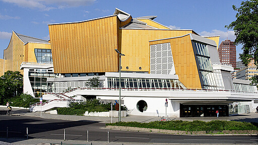 Kostenlose Lunchkonzerte jeden Mittwoch um 13 Uhr in der Philharmonie: 40-50 Minuten Musik von Tschaikowsky bis Tango, dazu preiswertes Catering ab 12 Uhr.