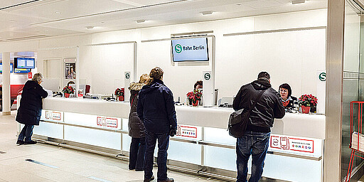 Wir helfen Ihnen weiter, bei einer Tarifänderung Ihre Tickets umzutauschen. Wir helfen Ihnen weiter, bei einer Tarifänderung Ihre Tickets umzutauschen.
