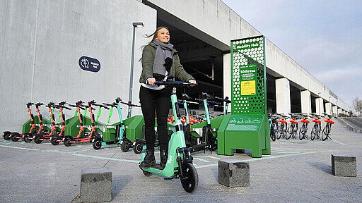 Mobility Hub am Bahnhof Berlin Südkreuz Bequem, schnell und einfach umsteigen - das ist das Ziel eines Mobility Hubs.