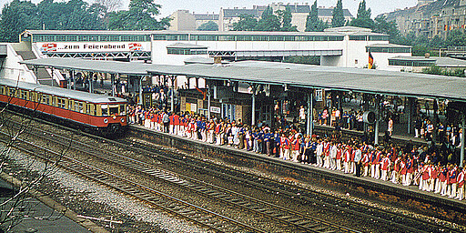 Überfüllter Bahnhof zu den Zehnten Weltfestspiele, 1973