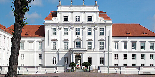 Station 2: Schloss Oranienburg