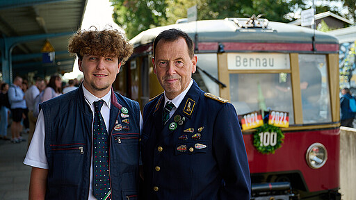 Ein Festival für die S-Bahn Danny (links) und Mirko von der S-Bahn Berlin hatten sich extra frei genommen, um beim großen Fest dabei zu sein.