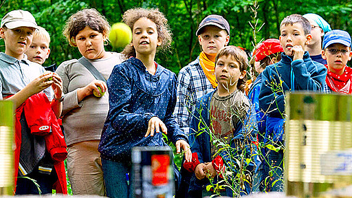 Mit offenen Augen durch den Kiez: Kinder entdecken ihre Umgebung ganz neu.