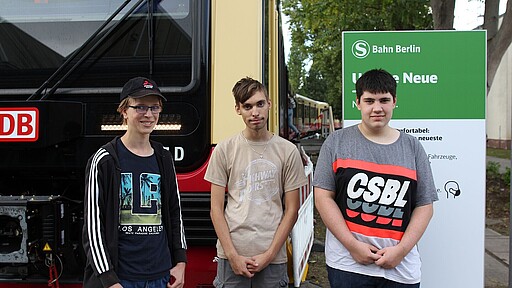 Tag der Offene Tore 2022 Leon Görlich und Philipp Tobsch interessieren sich für einen Ausbildungsplatz bei der S-Bahn. Ihr Freund Max Bauer will vielleicht lieber etwas anderes machen.