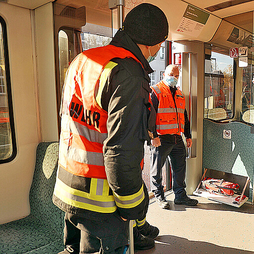 Feuerwehrübung Friedrichsfelde Wichtig ist zu wissen, wo sich der Feuerlöscher befindet.