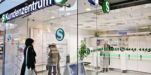 Zum Ticketkauf und zur Beratung stehen Ihnen auf einigen Bahnhöfen unsere S-Bahn-Kundenzentren zur Verfügung.