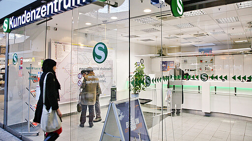 Woman enter in a poinst of sale and ticket vending