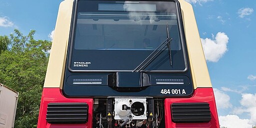 Frontalansicht der S-Bahn-Baureihe 484 Erster Halbzug der Baureihe 484