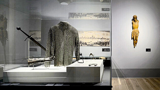 Das Museum Neuruppin zeigt eine der ältesten Sammlungen Brandenburgs – bei flexiblem Eintritt (0-10 Euro) kann man Fontanes Spuren folgen und ab 11. Februar die Anne-Frank-Wanderausstellung besuchen.