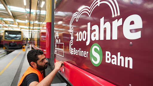 100 Jahre Berliner S-Bahn Der Jubiläumszug wird präperiert.