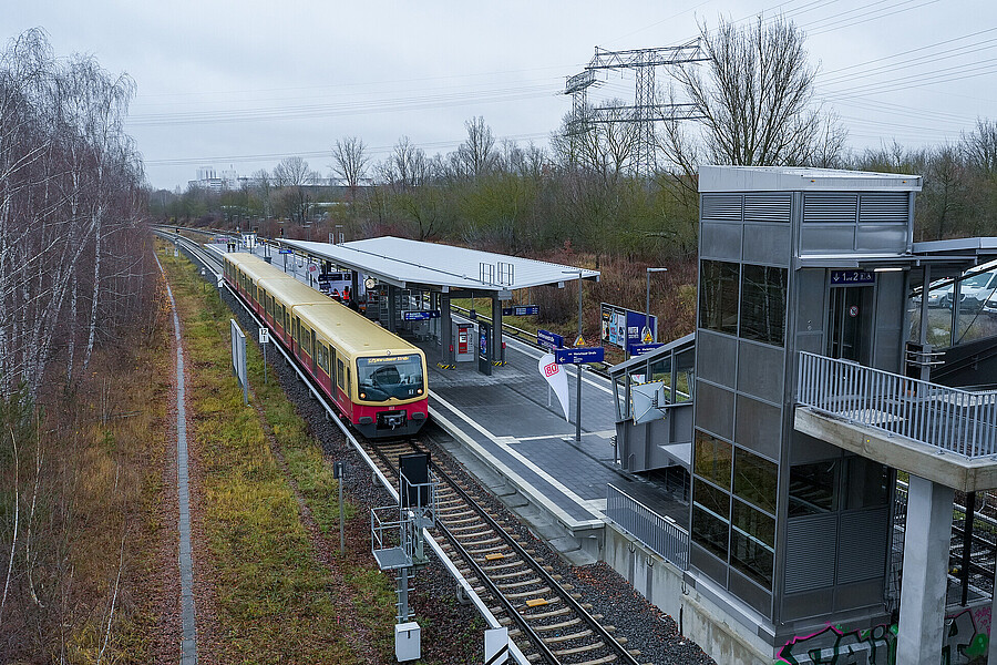 Gehrenseestraße Vogelperspektive S-Bahn am Bahnhof