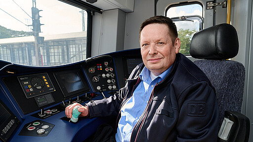 Lokführer Hardy Schulz schätzt den Komfort neuer Baureihen wie der 483/484. Am liebsten ist er auf der Linie S1 unterwegs.