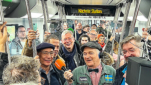 Viele Fahrgäste staunten, andere winkten durchs Fenster oder hielten kurz das Handy hoch – und so wurde die S42 für zwei Stunden zum Symbol dafür, wie spannend Mobilität sein kann, wenn man Perspektiven teilt.