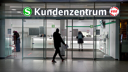 Kundenzentrum Ostbahnhof Auf 100 Quadratmetern gibt es neben Fahrkartenverkauf auch zwei Serviceschalter.