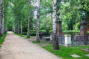 Weg auf dem Dorotheenstädtischer Friedhof