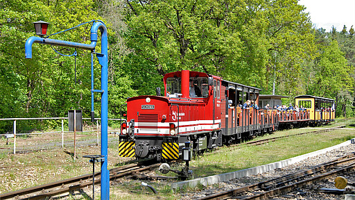 Die Saison kann beginnen. Berlins kleinste, von Kindern betriebener Eisenbahn, dreht wieder ihre Runden.