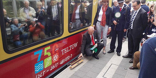 Mit Rübchenschnaps getauft erhielt am Pfingstsamstag ein weiterer S-Bahnzug (Zugnr. 481 072) einen Namen: „Teltow“.