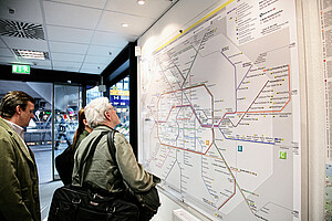 Find your way with various-sized route network maps around the stations.