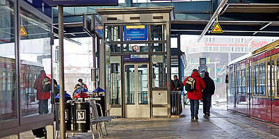 Viele Bahnhöfe verfügen auch über Aufzüge.