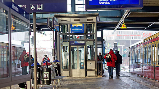 Bahnhofsaufzüge Viele Bahnhöfe verfügen auch über Aufzüge.