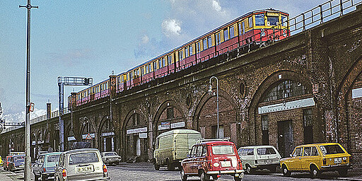 Buchtitel: 100 Jahre elektrischer Betrieb Dieses Buch ist zum Jubiläum der Berliner S-Bahn erschienen