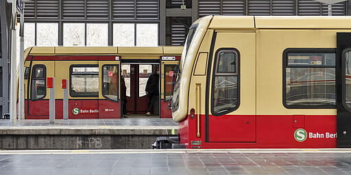 Baureihe 481 am Ostbahnhof Unsere Baureihe 481 vor und nach der Modernisierung am Bahnhof Ostbahnhof