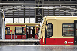 Unsere Baureihe 481 vor und nach der Modernisierung am Bahnhof Ostbahnhof
