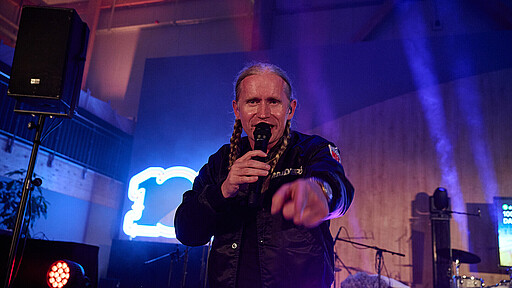 Ein Festival für die S-Bahn Natürlich durfte Romano beim 100. nicht fehlen: Er performte seinen Geburstags-Song "S-Bahn fahr'n" - und seine coolsten Lieder.