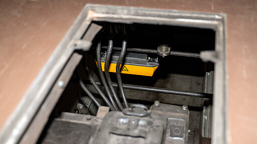 Antenne an Bord Eine Antenne unter dem Fahrzeug empfängt die Streckeninformationen und leitet sie an den Bord-Computer weiter.