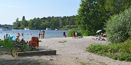 Badestelle Lieper Bucht
Die Badestelle ist mit ihrem flach ins Wasser fallenden Sandstrand auch gut für Kinder geeignet.