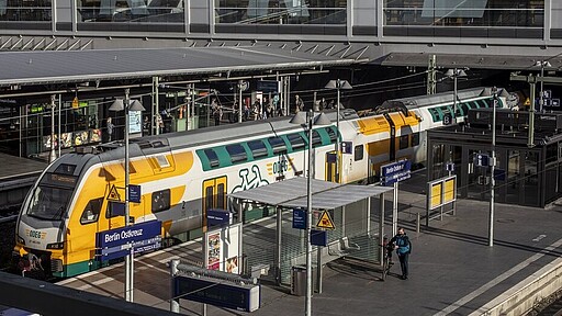 ODEG-Regionalzug am Bahnsteig