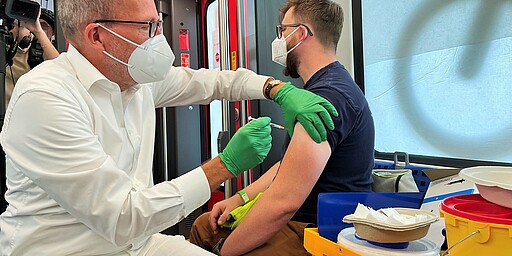 Am Ende der insgesamt drei Runden auf dem Berliner Ring waren alle der verfügbaren 100 Impfdosen des Herstellers Johnson&Johnson ordnungsgemäß verabreicht.