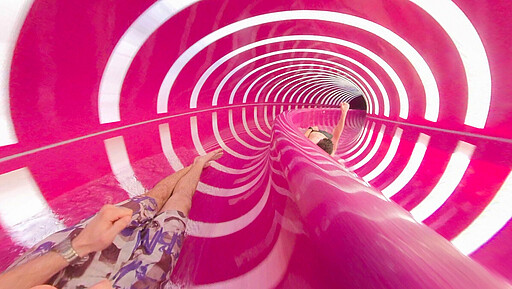 Die TURM Double Racer Rutsche Die TURM Double Racer Rutsche besticht mit einem neuen Rutscherlebnis ganz nach dem Motto "Zwei Einstiege - ein Ziel". Es kann um die Wette gerutscht werden.