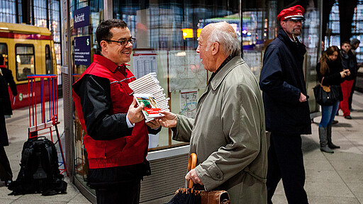 Er hatte immer ein offenes Ohr für die Kund:innen, wie hier bei einer der vielen Verteil- und Dankeschön-Aktionen, an denen er sich beteiligte.