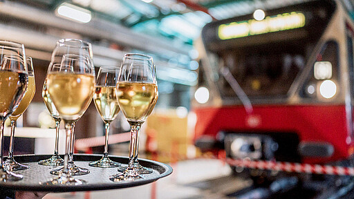 Wenn das S-Bahn Werk zur "Hall of Taste" wird Berliner Meisterköche Event im S-Bahnwerk Schöneweide