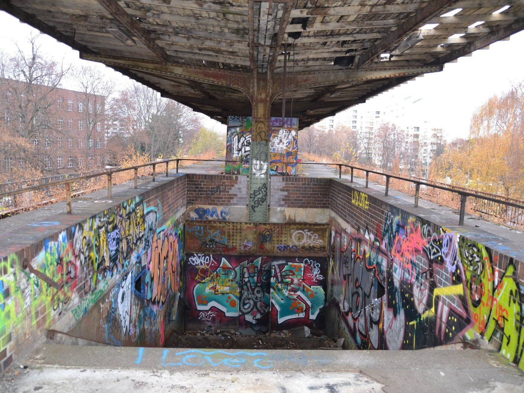 Siemensbahn Der stillgelegte Bahnsteig Wernerwerk.