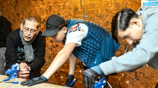 Gemeinsam Handwerk erleben und bewahren Bei „Schnuppertage Handwerk“ steht praktische Arbeit an erster Stelle.