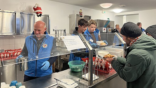 Social Day 2024 Über etwas Warmes im Magen freuen sich viele Gäste der Bahnhofsmission