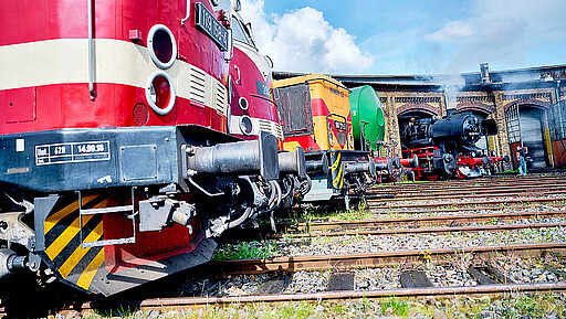 Historische Lokomotiven, Führerstandsmitfahrten und Eisenbahnromantik: Das Frühlingsfest der Dampflokfreunde Berlin begeistert nicht nur Zugfans.
