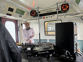 Richard Krause (DJ aus Neustrelitz) in der Techno-S-Bahn