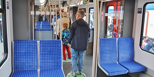 Publikumstage InnoTrans Die Besucher erkunden die helle und geräumige neue S-Bahn