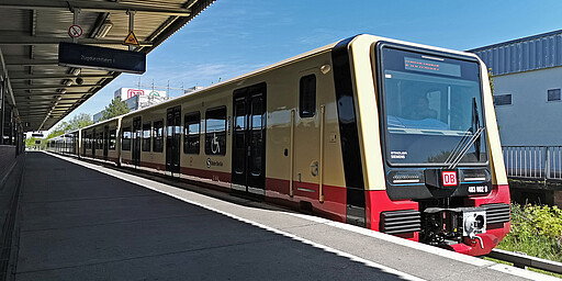 The new 483/483 series on a trial run The new 483/483 series on a trial run