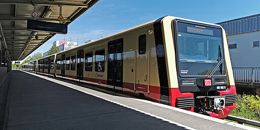 The new 483/483 series on a trial run The new 483/483 series on a trial run