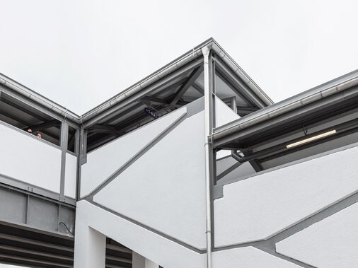 Brademann-Steg Der nach dem Reichsbahnarchitekten Richard Brademann (1884-1965) benannte Steg ist eine historische Reminiszenz an den alten Bahnhof.