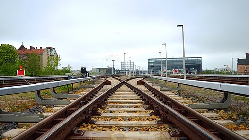 Die Instandhaltung der Schienen und Weichen gehört ebenfalls zum Aufgabengebiet von DB Netz